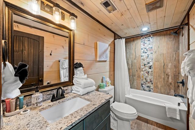 139 Martha McCarter Road, Gatlinburg, TN 37738