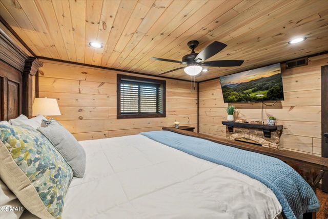 139 Martha McCarter Road, Gatlinburg, TN 37738