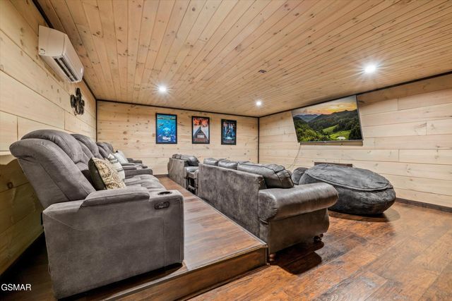 139 Martha McCarter Road, Gatlinburg, TN 37738