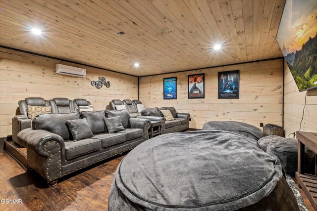 139 Martha McCarter Road, Gatlinburg, TN 37738