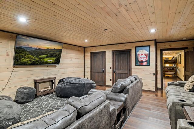 139 Martha McCarter Road, Gatlinburg, TN 37738