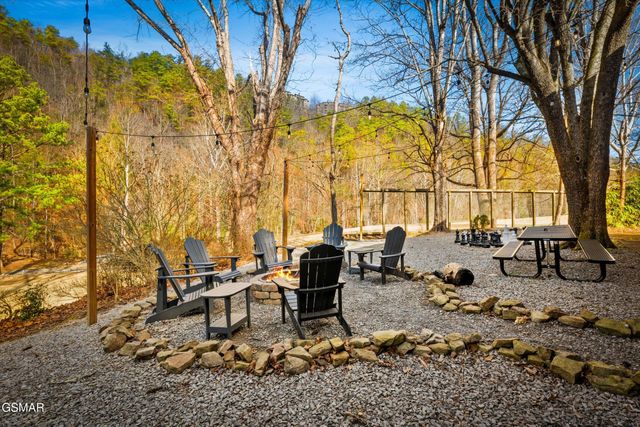 139 Martha McCarter Road, Gatlinburg, TN 37738