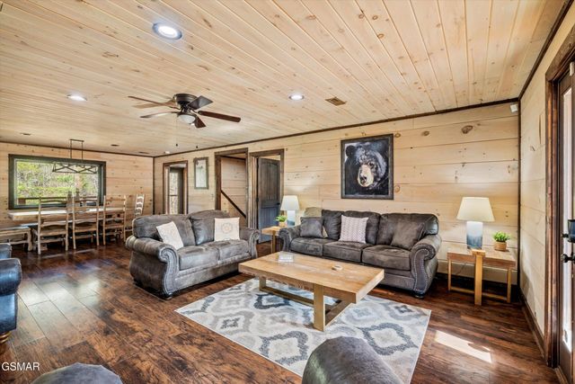 139 Martha McCarter Road, Gatlinburg, TN 37738