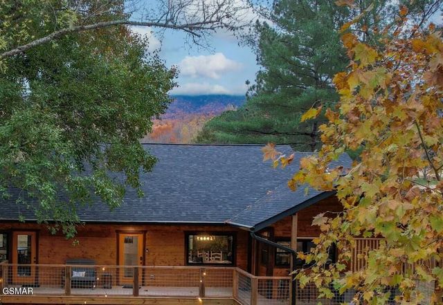 139 Martha McCarter Road, Gatlinburg, TN 37738