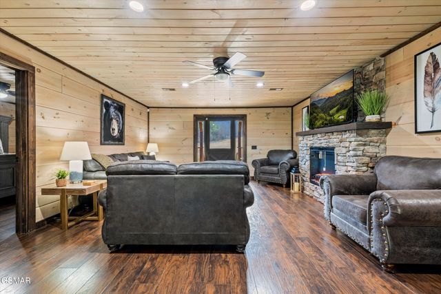 139 Martha McCarter Road, Gatlinburg, TN 37738