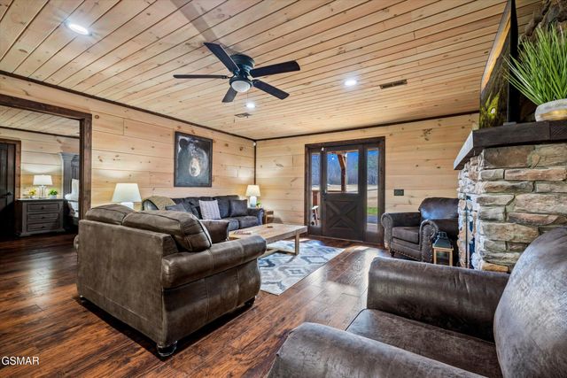 139 Martha McCarter Road, Gatlinburg, TN 37738