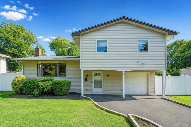 18 Catherwood Crescent, Melville, NY 11747