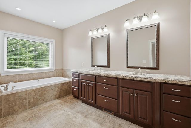1606 BROOKFIELD MANOR, Columbia, MO 65203