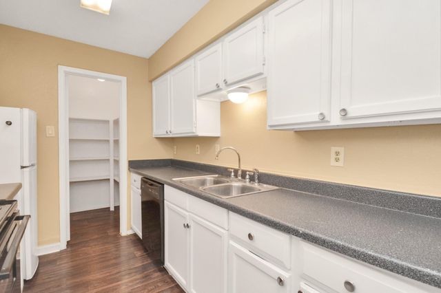 7400 Bellerive Drive 1505, Houston, TX 77036