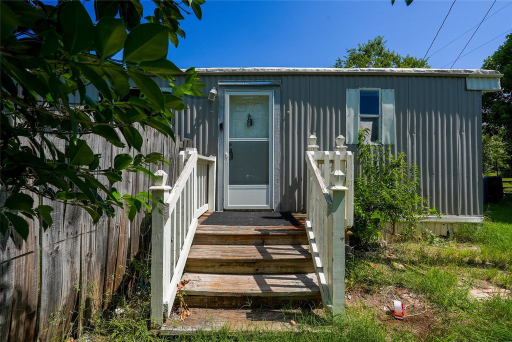 720 Jupiter Avenue, Granbury, TX 76049