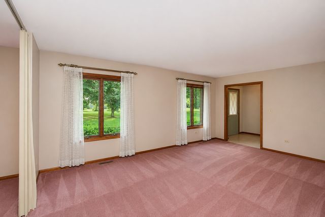 5217 Briarwood Road, Woodstock, IL 60098