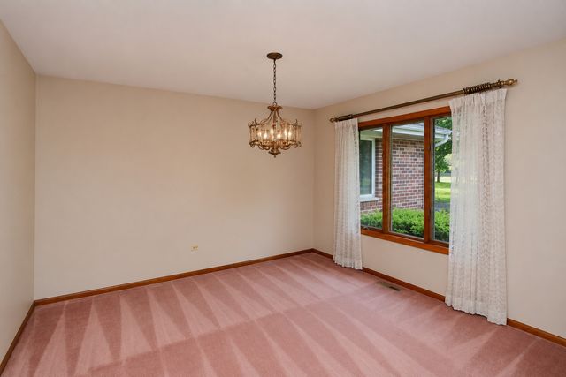 5217 Briarwood Road, Woodstock, IL 60098