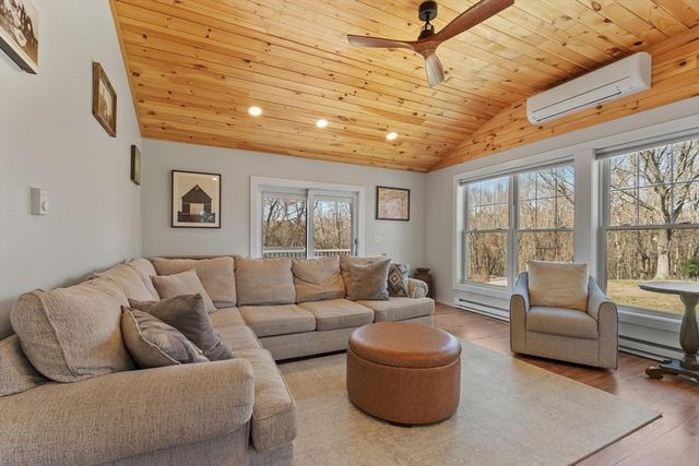 84 Hammond St, Rowley, MA 01969