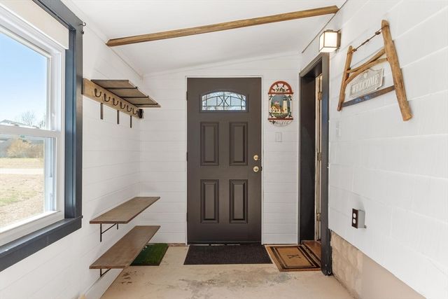 84 Hammond St, Rowley, MA 01969