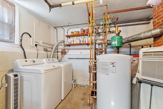 84 Hammond St, Rowley, MA 01969