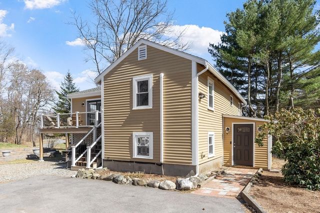 84 Hammond St, Rowley, MA 01969