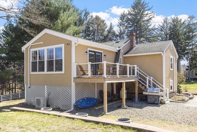84 Hammond St, Rowley, MA 01969