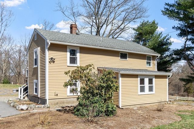 84 Hammond St, Rowley, MA 01969
