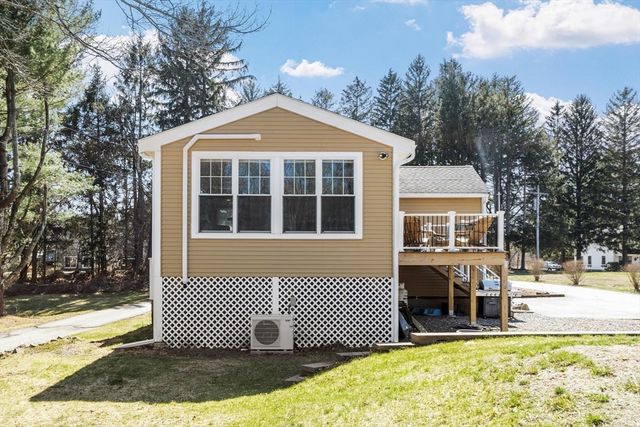 84 Hammond St, Rowley, MA 01969