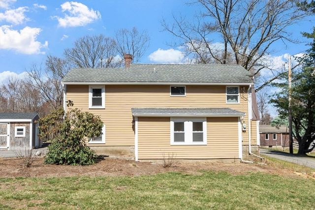 84 Hammond St, Rowley, MA 01969