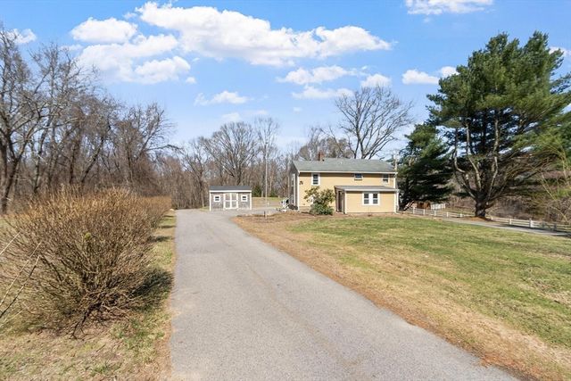 84 Hammond St, Rowley, MA 01969