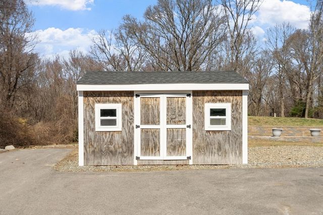 84 Hammond St, Rowley, MA 01969