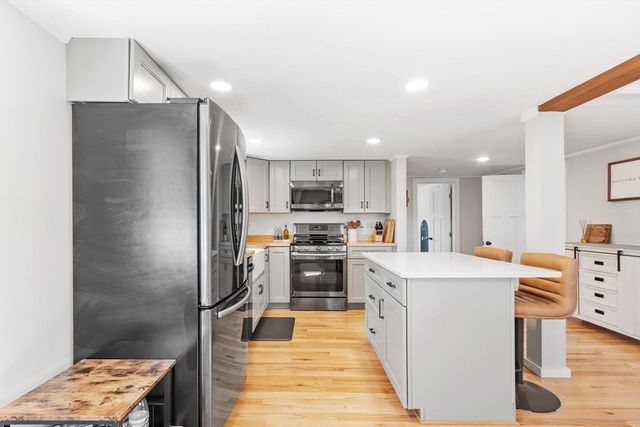 84 Hammond St, Rowley, MA 01969