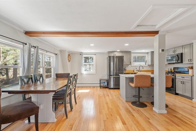 84 Hammond St, Rowley, MA 01969