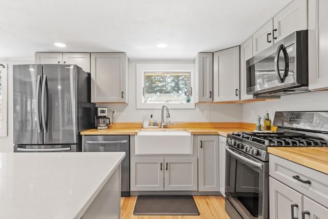 84 Hammond St, Rowley, MA 01969