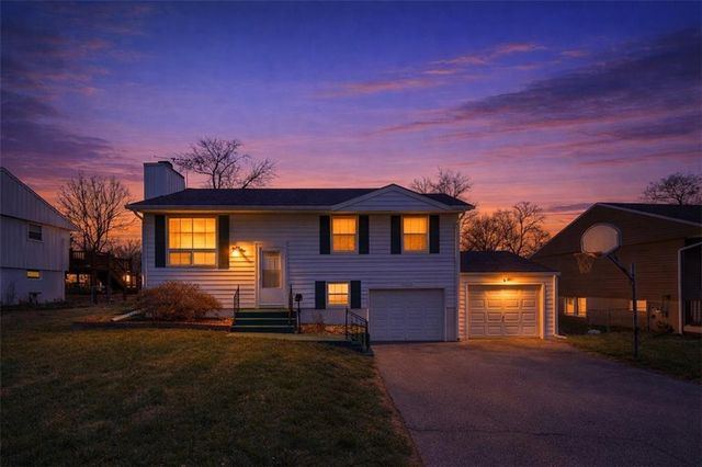 18508 E 8th Street N, Independence, MO 64056