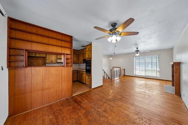 18508 E 8th Street N, Independence, MO 64056