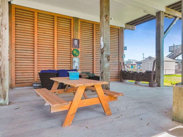 938 Sage Road, Crystal Beach, TX 77650