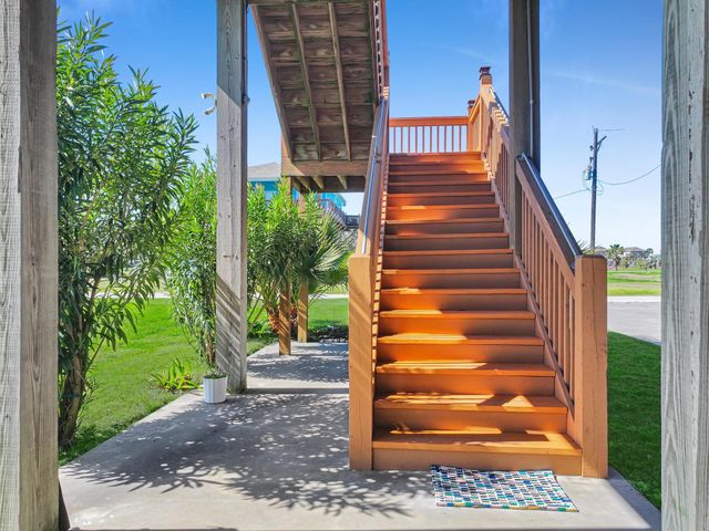 938 Sage Road, Crystal Beach, TX 77650