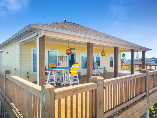 938 Sage Road, Crystal Beach, TX 77650