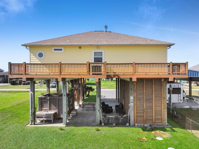 938 Sage Road, Crystal Beach, TX 77650