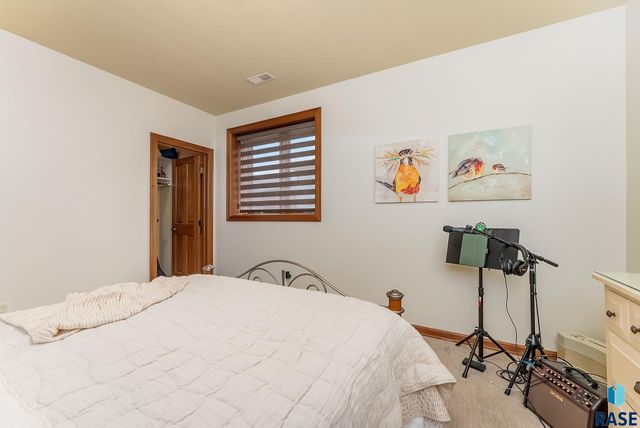 8216 S Seven Oaks Dr Drive, Sioux Falls, SD 57108