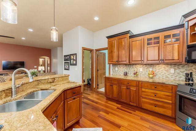 8216 S Seven Oaks Dr Drive, Sioux Falls, SD 57108