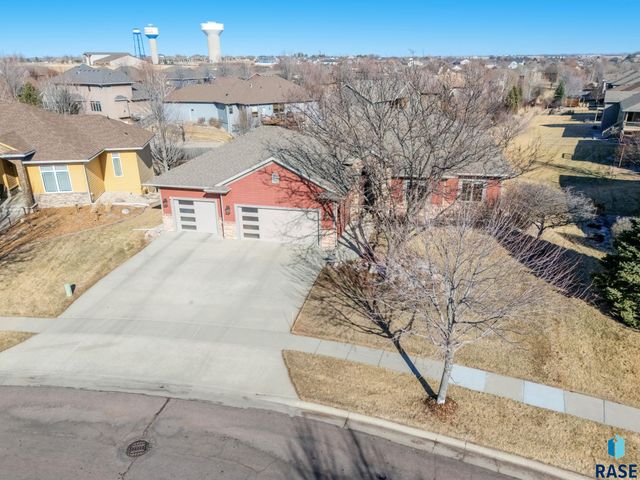 8216 S Seven Oaks Dr Drive, Sioux Falls, SD 57108