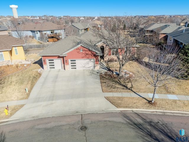 8216 S Seven Oaks Dr Drive, Sioux Falls, SD 57108