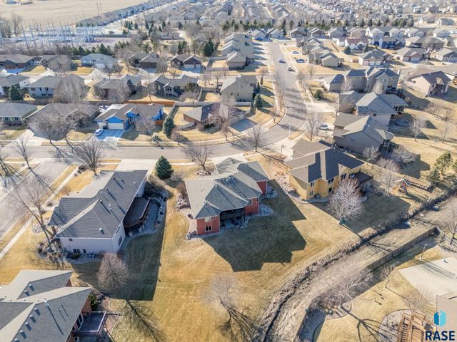 8216 S Seven Oaks Dr Drive, Sioux Falls, SD 57108