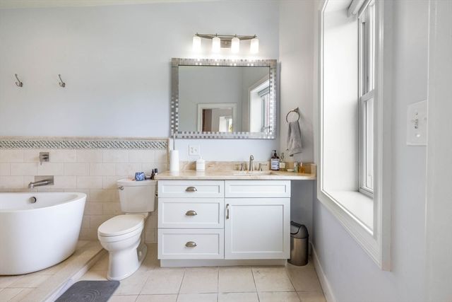40 Thomas Park 2, Boston, MA 02127