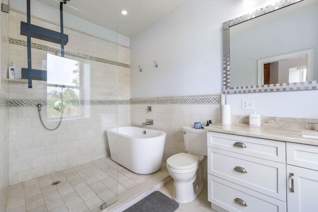 40 Thomas Park 2, Boston, MA 02127