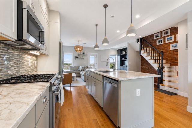 40 Thomas Park 2, Boston, MA 02127