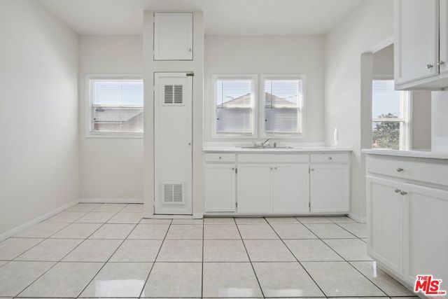 1464 W 35th Place, Los Angeles, CA 90018