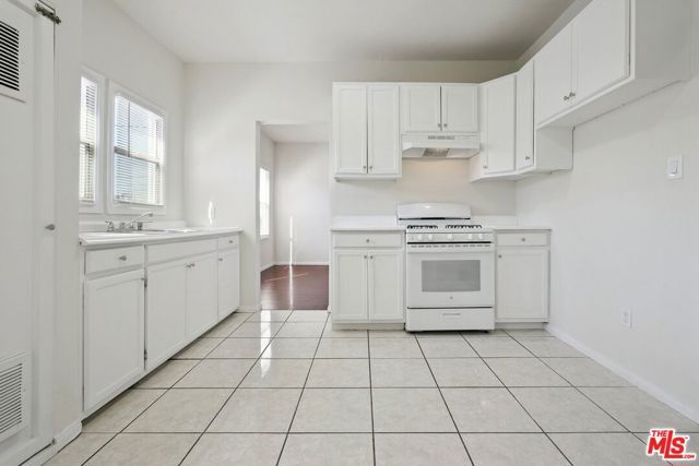 1464 W 35th Place, Los Angeles, CA 90018
