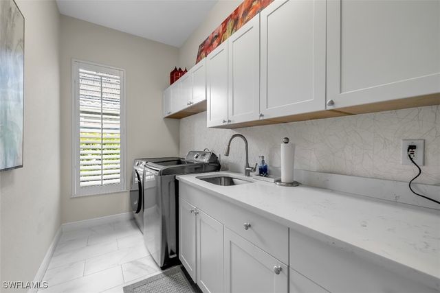 2721 Olde Cypress DR, Naples, FL 34119