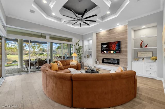 2721 Olde Cypress DR, Naples, FL 34119