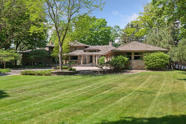 28235 Boulder Cir, Shorewood, MN 55331