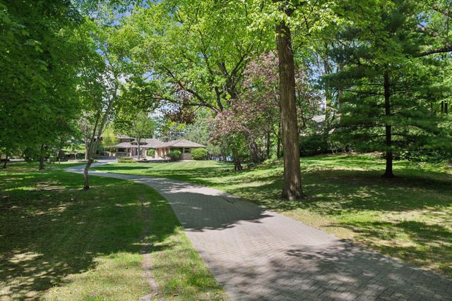 28235 Boulder Cir, Shorewood, MN 55331