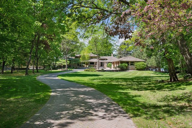 28235 Boulder Cir, Shorewood, MN 55331